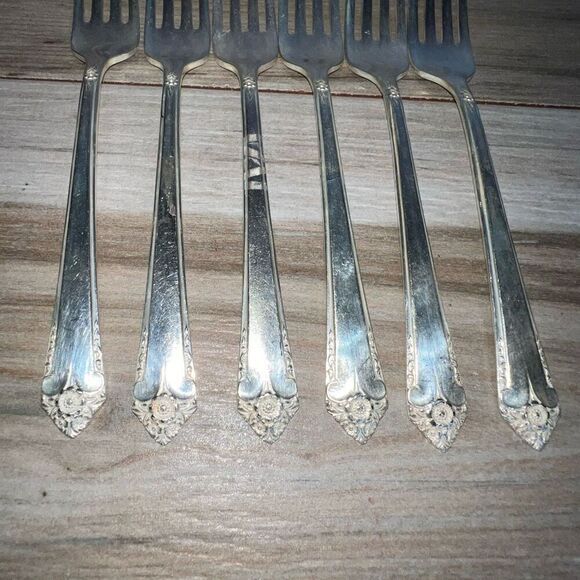 Rogers & Bro "Starlight" Pattern Silverplate Flatware - Set of 4 Dinner Forks - Picture 4 of 9